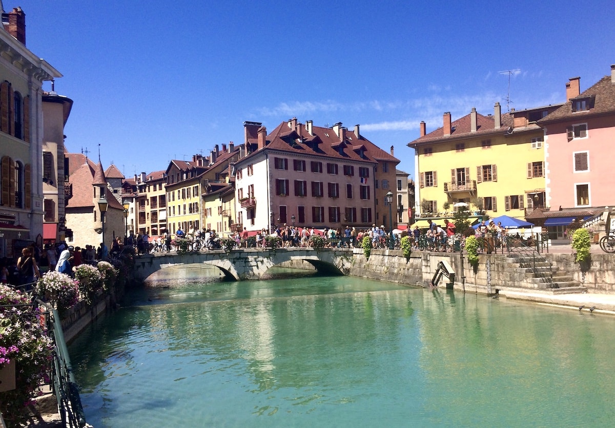 Pont dans la ville d'Annecy